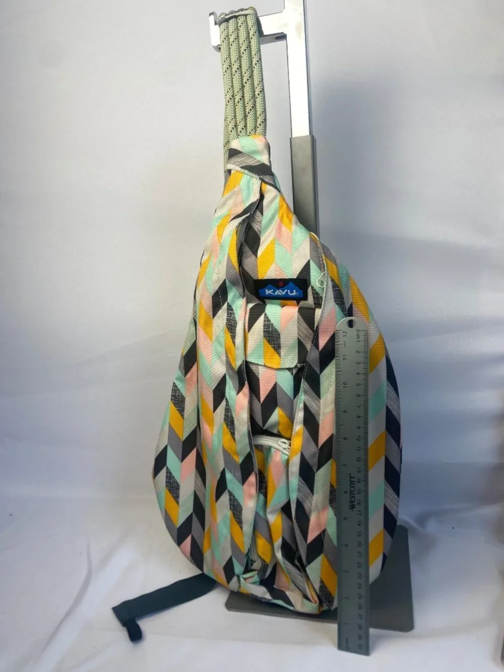 KAVU Rope Strap Sling Bag Crossbody Backpack Outdoors Geometric Chevron Print